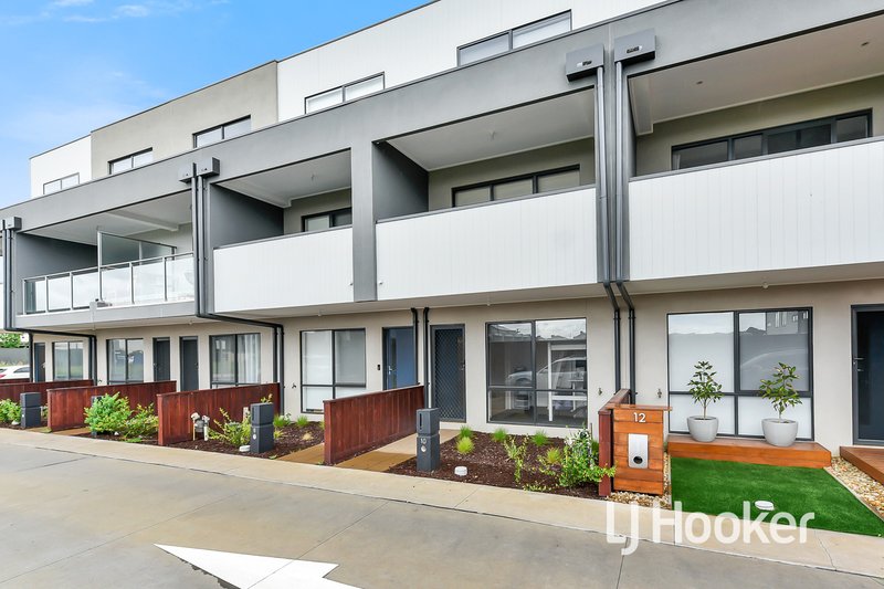 Photo - 10 Rubus Way, Pakenham VIC 3810 - Image 2