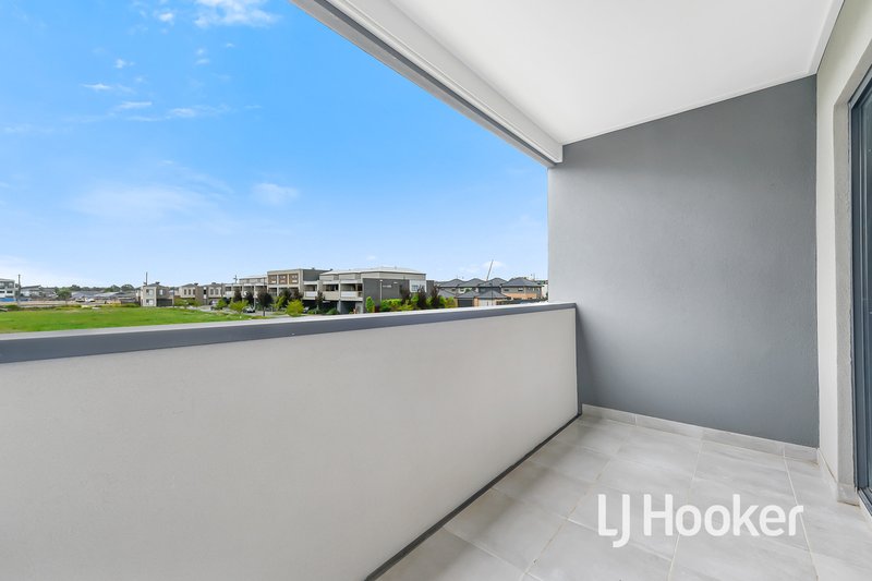 Photo - 10 Rubus Way, Pakenham VIC 3810 - Image 7