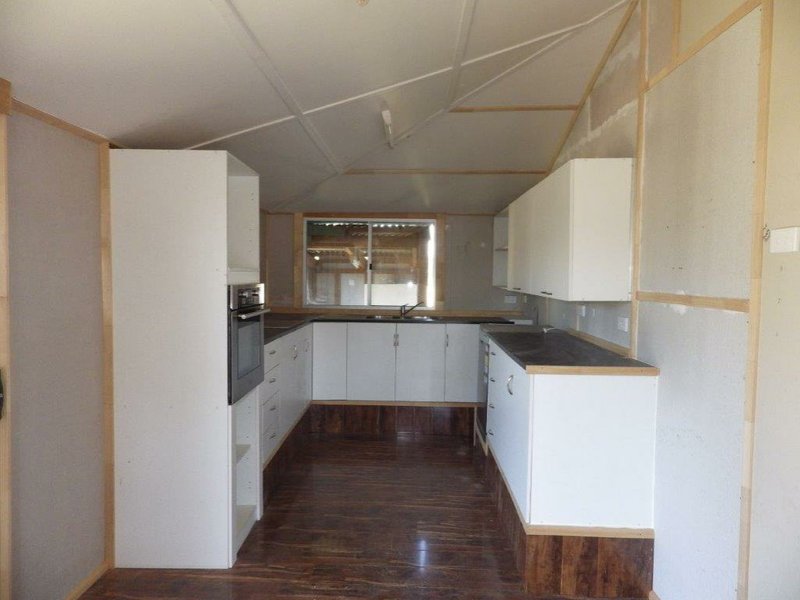 Photo - 10 Rugby Street, Mitchell QLD 4465 - Image 2