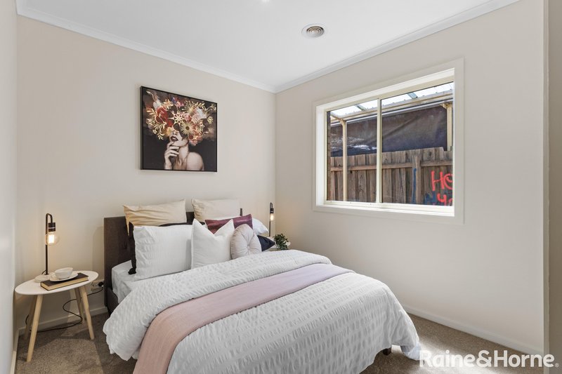 Photo - 10 Runcorn Crescent, Deer Park VIC 3023 - Image 6