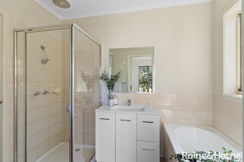 Photo - 10 Runcorn Crescent, Deer Park VIC 3023 - Image 7