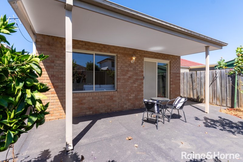 Photo - 10 Runcorn Crescent, Deer Park VIC 3023 - Image 8