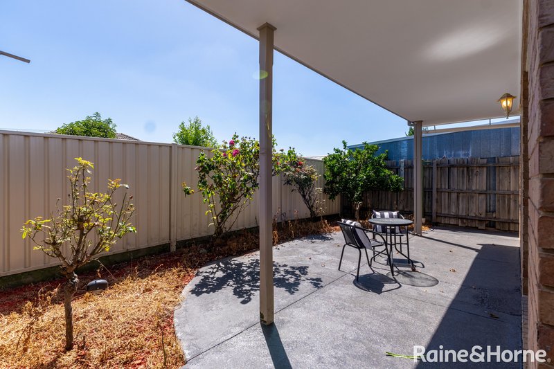 Photo - 10 Runcorn Crescent, Deer Park VIC 3023 - Image 9