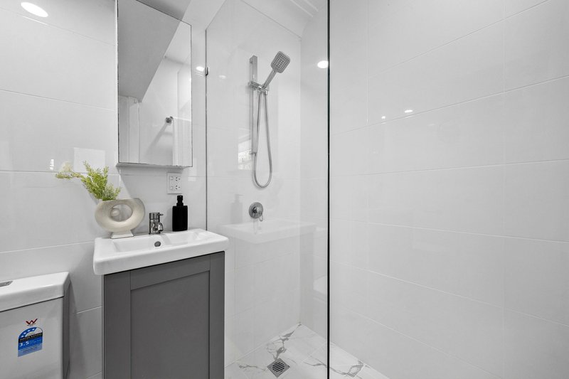 Photo - 10 Runic Street, Bardon QLD 4065 - Image 9