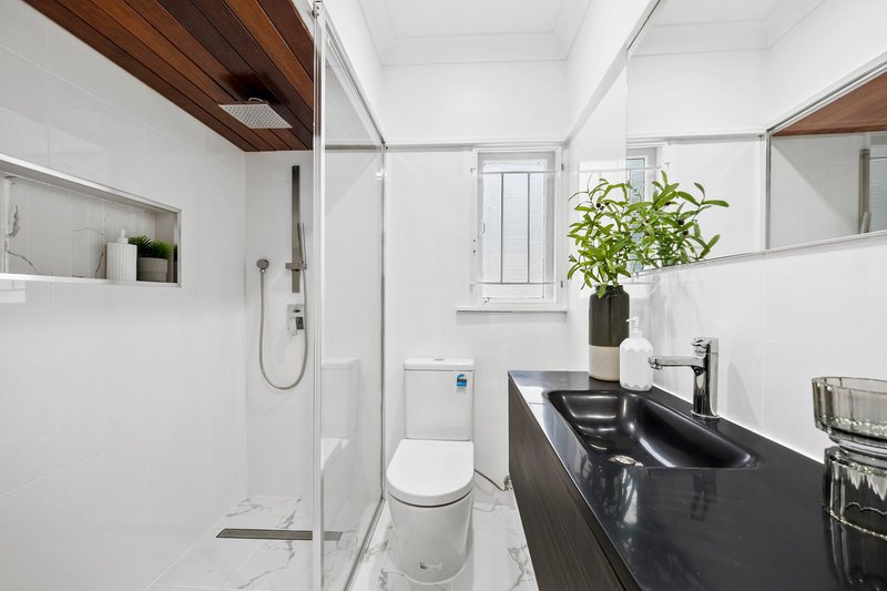 Photo - 10 Runic Street, Bardon QLD 4065 - Image 11