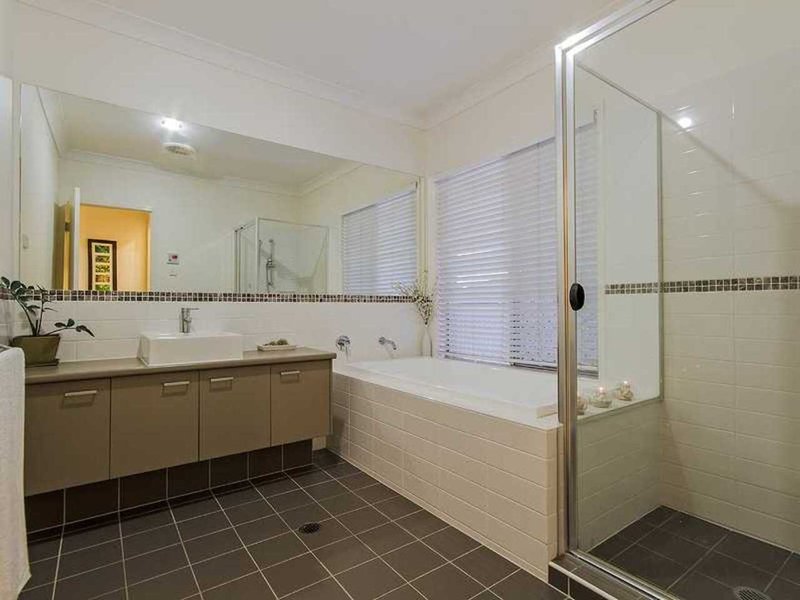 Photo - 10 Rustyplum Court, Reedy Creek QLD 4227 - Image 16