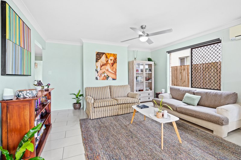 Photo - 10 Saint Clements Road, Oxley QLD 4075 - Image 3