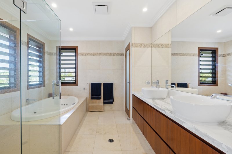 Photo - 10 Saint Pauls Place, Isle Of Capri QLD 4217 - Image 26