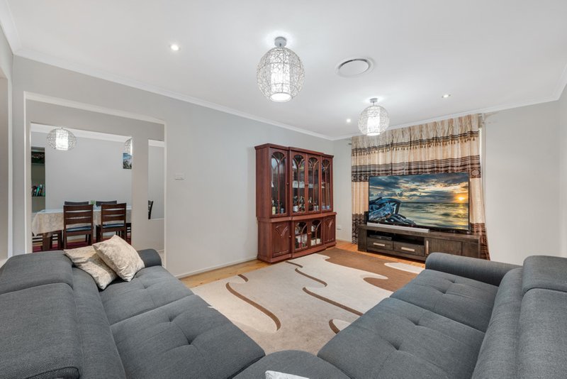 Photo - 10 Salamaua Place, Glenfield NSW 2167 - Image 2