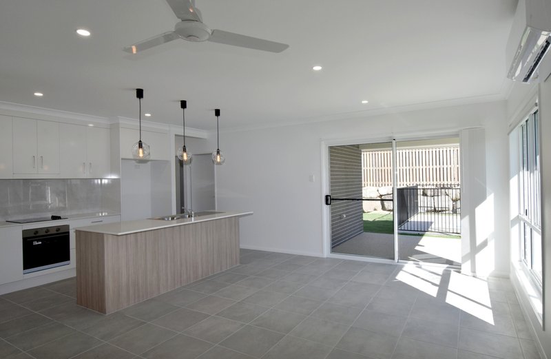 Photo - 10 Salt Court, Boyne Island QLD 4680 - Image 15