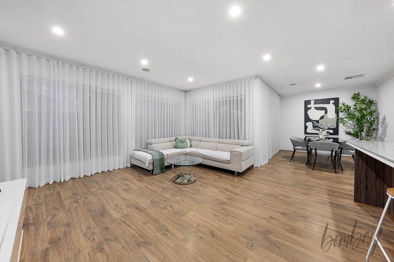 Photo - 10 Saltbush Crescent, Craigieburn VIC 3064 - Image 8