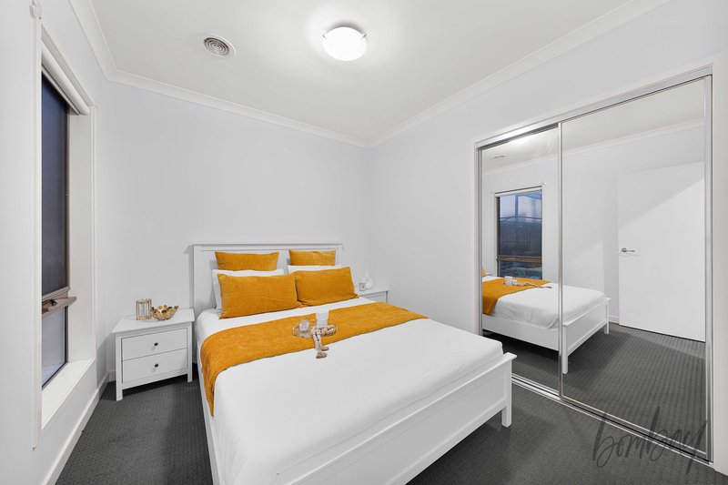 Photo - 10 Saltbush Crescent, Craigieburn VIC 3064 - Image 9