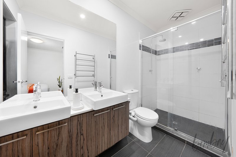 Photo - 10 Saltbush Crescent, Craigieburn VIC 3064 - Image 10