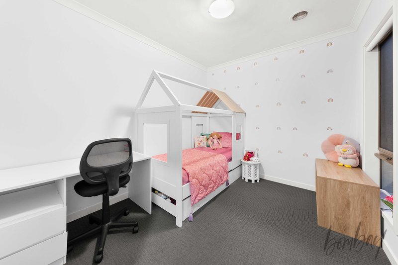 Photo - 10 Saltbush Crescent, Craigieburn VIC 3064 - Image 13