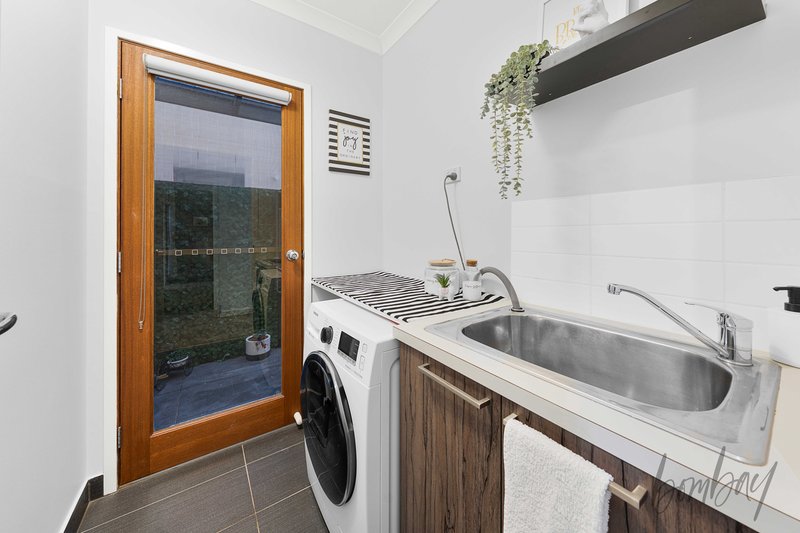 Photo - 10 Saltbush Crescent, Craigieburn VIC 3064 - Image 15