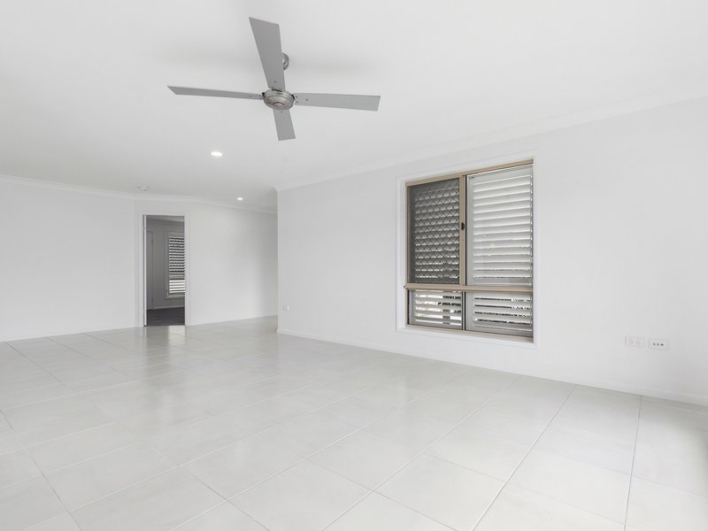 Photo - 10 Sanctuary Ct , Bongaree QLD 4507 - Image 15