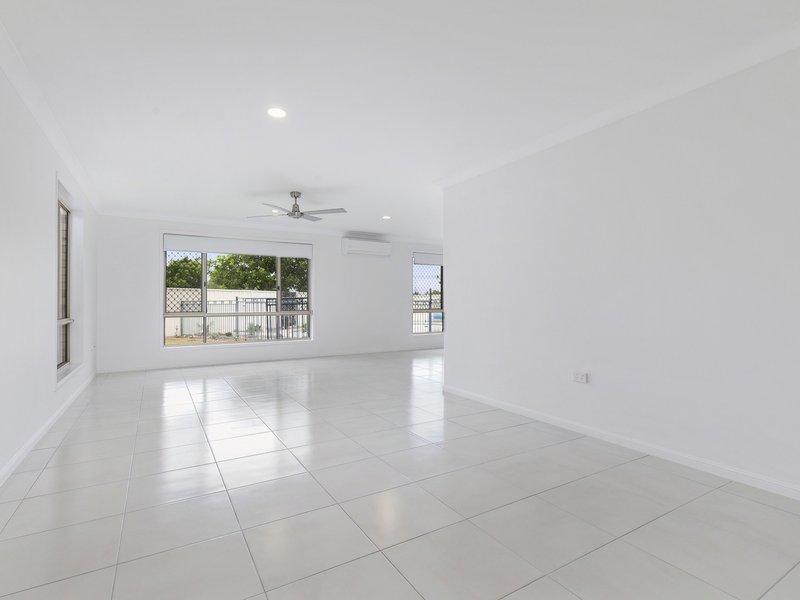 Photo - 10 Sanctuary Ct , Bongaree QLD 4507 - Image 12