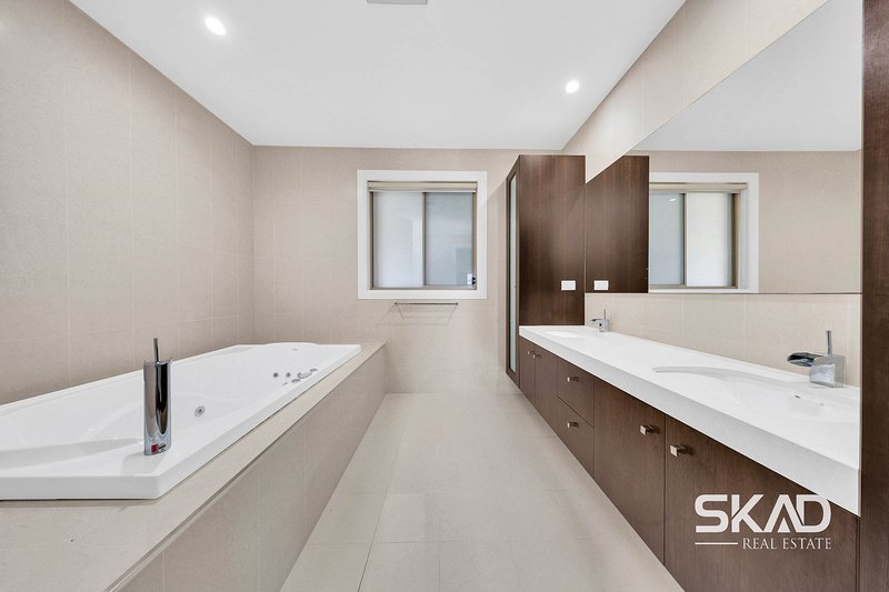 Photo - 10 Sanctuary Rise, Mickleham VIC 3064 - Image 17