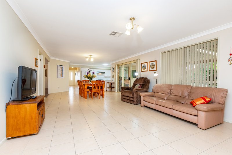 Photo - 10 Sandalyn Avenue, Thornton NSW 2322 - Image 2