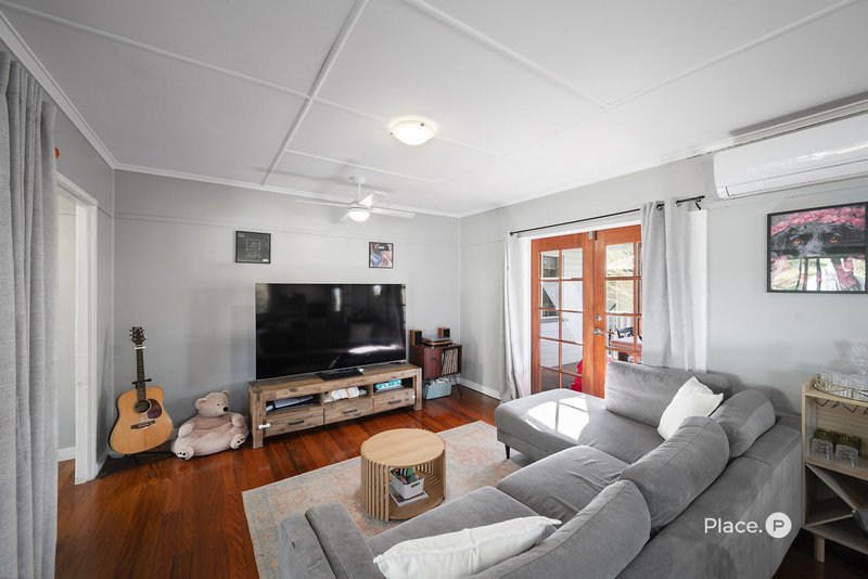 Photo - 10 Sapphire Street, Holland Park QLD 4121 - Image 4