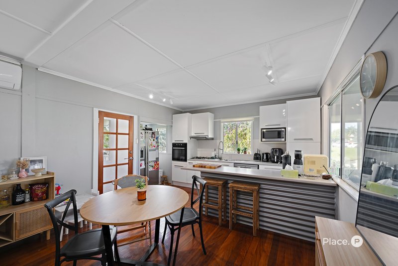 Photo - 10 Sapphire Street, Holland Park QLD 4121 - Image 6