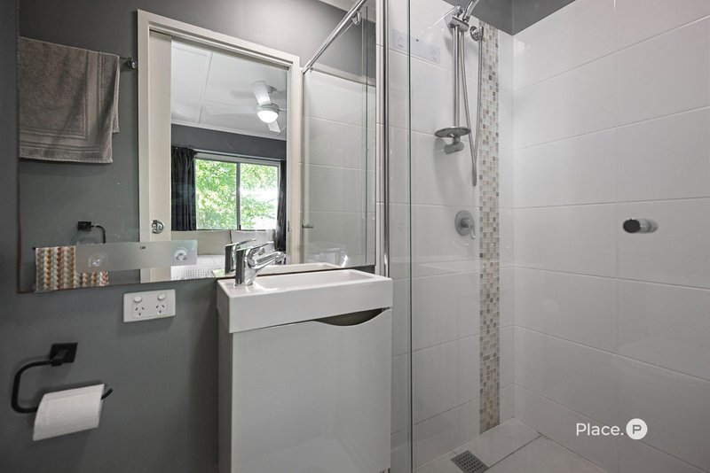 Photo - 10 Sapphire Street, Holland Park QLD 4121 - Image 10