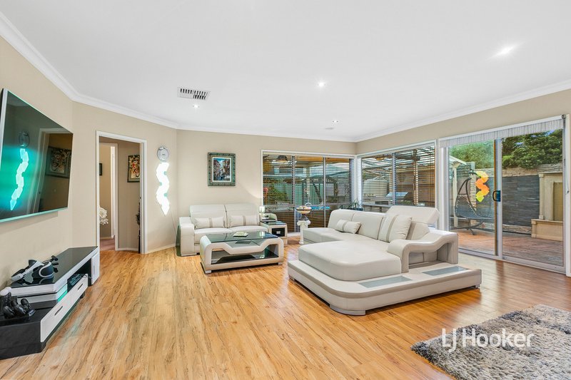 Photo - 10 Sassari Court, Point Cook VIC 3030 - Image 12