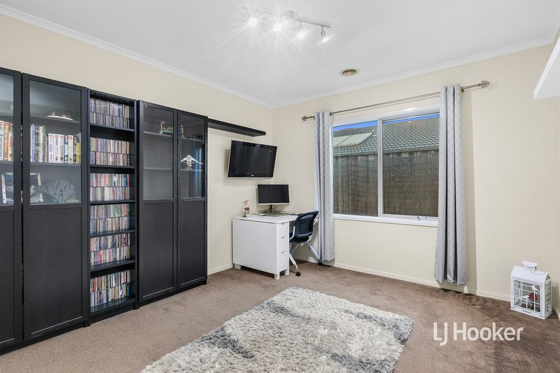 Photo - 10 Sassari Court, Point Cook VIC 3030 - Image 17