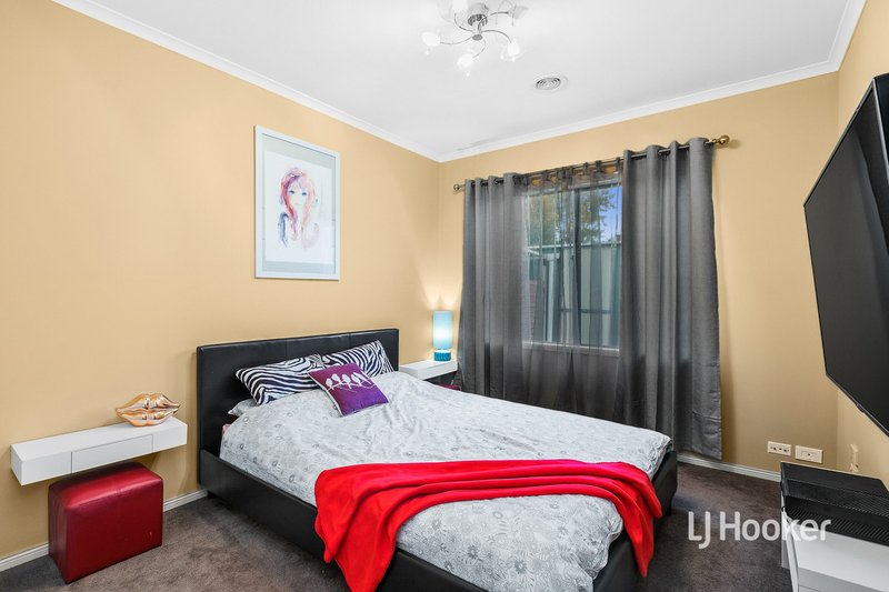 Photo - 10 Sassari Court, Point Cook VIC 3030 - Image 18