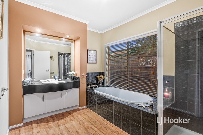 Photo - 10 Sassari Court, Point Cook VIC 3030 - Image 19