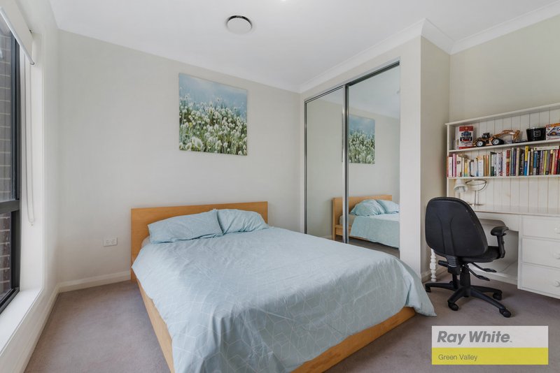 Photo - 10 Satinwood Cresent , Bonnyrigg NSW 2177 - Image 5