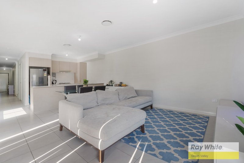 Photo - 10 Satinwood Cresent , Bonnyrigg NSW 2177 - Image 10