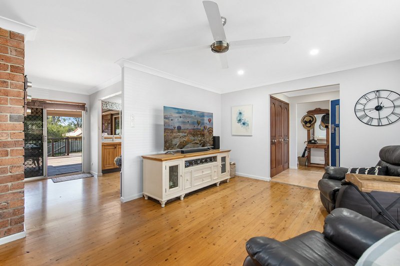 Photo - 10 Saturday Street, Tuggerawong NSW 2259 - Image 4