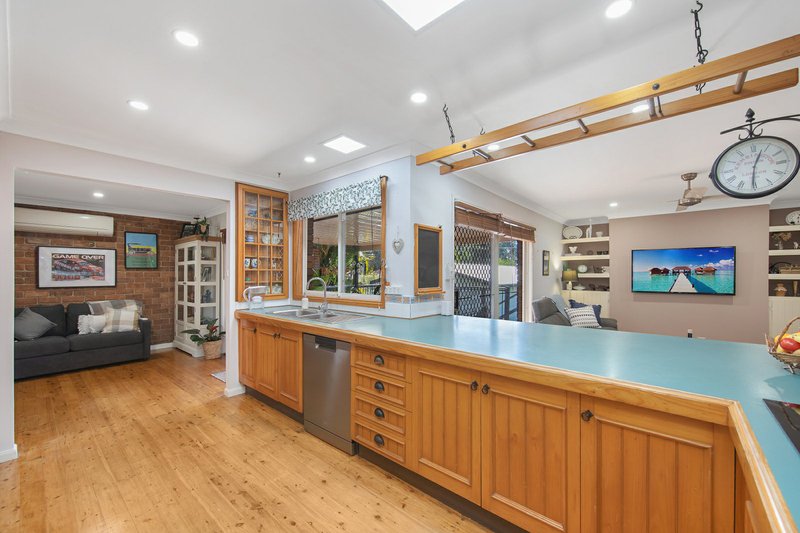 Photo - 10 Saturday Street, Tuggerawong NSW 2259 - Image 6