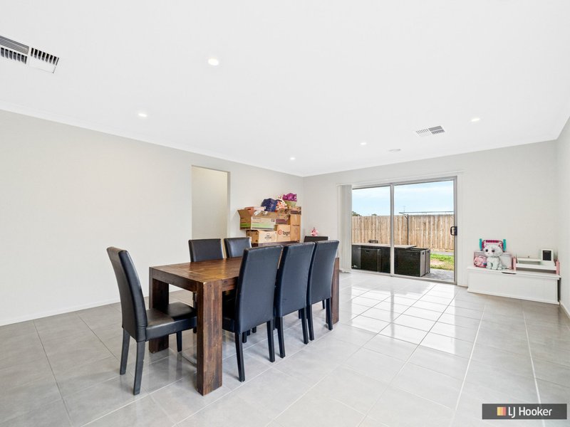 Photo - 10 Scanlon Street, Aintree VIC 3336 - Image 3