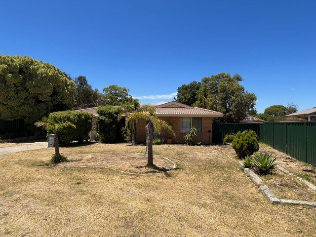 Photo - 10 Scarsdale Avenue, Coodanup WA 6210 - Image 3