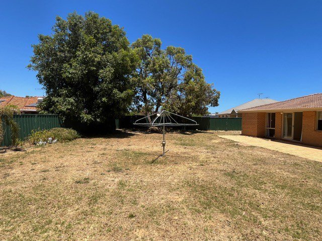 Photo - 10 Scarsdale Avenue, Coodanup WA 6210 - Image 6