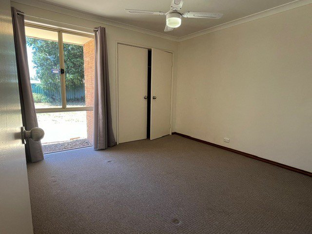 Photo - 10 Scarsdale Avenue, Coodanup WA 6210 - Image 17