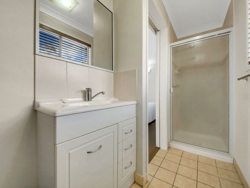 Photo - 10 School Street, Tannum Sands QLD 4680 - Image 6