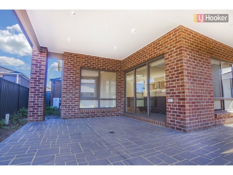 Photo - 10 Scoria Circuit, Craigieburn VIC 3064 - Image 21