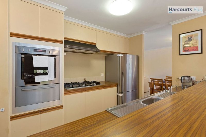 Photo - 10 Scullin Crescent, Trott Park SA 5158 - Image 7