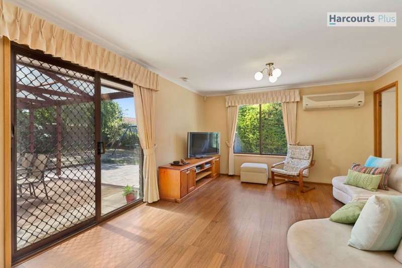 Photo - 10 Scullin Crescent, Trott Park SA 5158 - Image 10