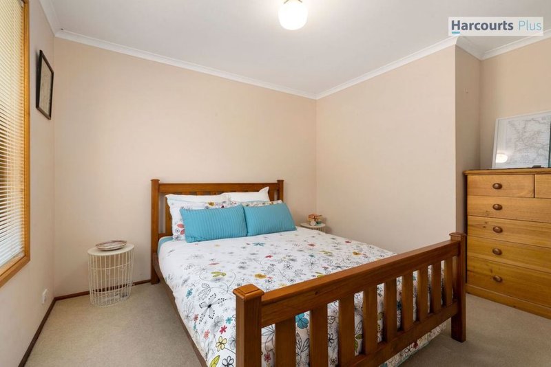 Photo - 10 Scullin Crescent, Trott Park SA 5158 - Image 14