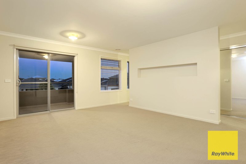 Photo - 10 Seacoast Street, Point Cook VIC 3030 - Image 8