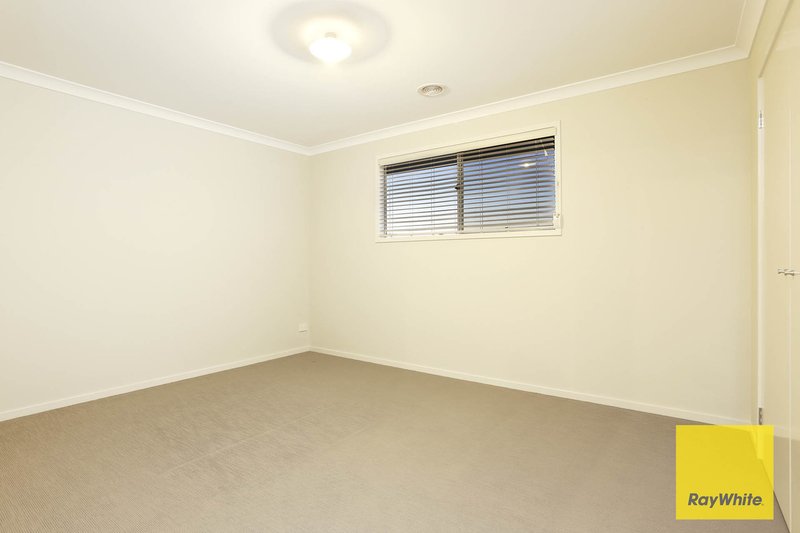 Photo - 10 Seacoast Street, Point Cook VIC 3030 - Image 12