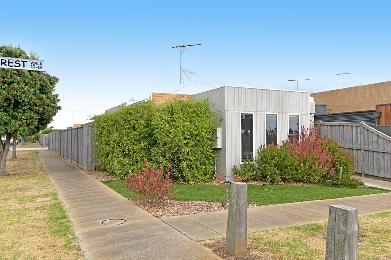 10 Seacrest Walk, St Leonards VIC 3223