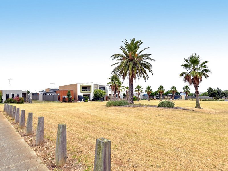 Photo - 10 Seacrest Walk, St Leonards VIC 3223 - Image 13