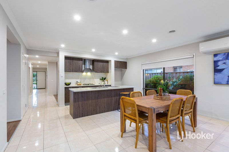 Photo - 10 Seafarer Way, Sanctuary Lakes VIC 3030 - Image 5