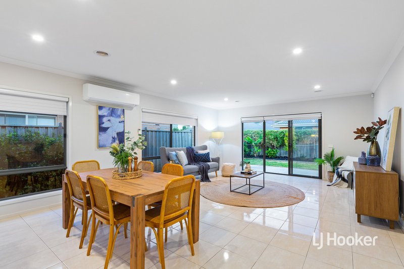 Photo - 10 Seafarer Way, Sanctuary Lakes VIC 3030 - Image 6