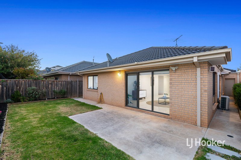 Photo - 10 Seafarer Way, Sanctuary Lakes VIC 3030 - Image 14